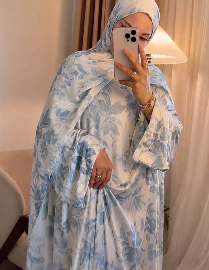 إسدال ستان أرماني أبيض بورق الشجر الأزرق - سماوي رقيق