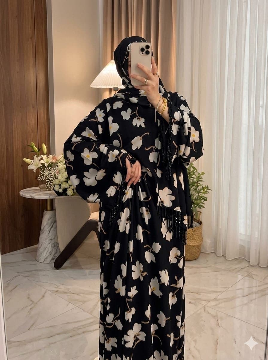 إسدال ستان أرماني أسود بوردة بيضاء كبيرة 